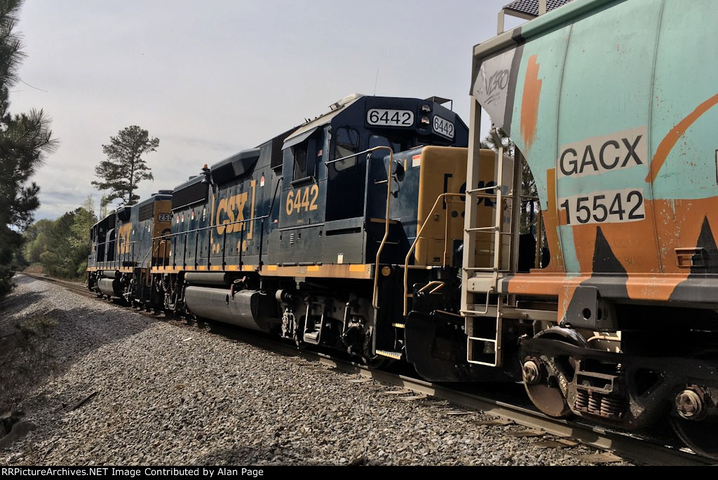 CSX 2504 and 6442